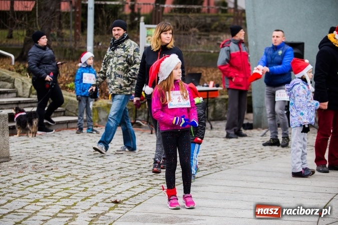 Zdjęcie w galerii na portalu naszraciborz.pl: Bieg Mikołajkowy w parku Roth wiadomości z regionu