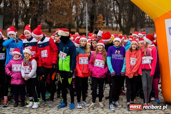 Zdjęcie w galerii na portalu naszraciborz.pl: Bieg Mikołajkowy w parku Roth wiadomości z regionu