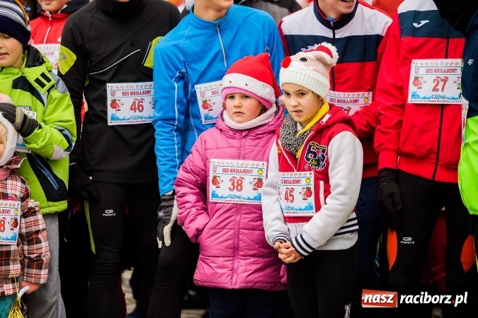 Zdjęcie w galerii na portalu naszraciborz.pl: Bieg Mikołajkowy w parku Roth wiadomości z regionu