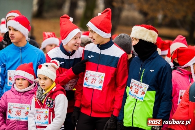 Zdjęcie w galerii na portalu naszraciborz.pl: Bieg Mikołajkowy w parku Roth wiadomości z regionu