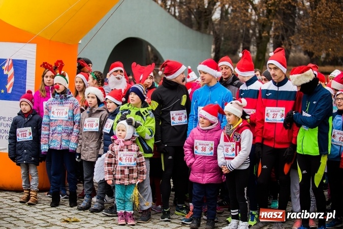 Zdjęcie w galerii na portalu naszraciborz.pl: Bieg Mikołajkowy w parku Roth wiadomości z regionu