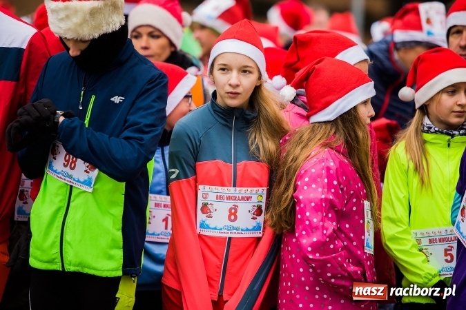 Zdjęcie w galerii na portalu naszraciborz.pl: Bieg Mikołajkowy w parku Roth wiadomości z regionu