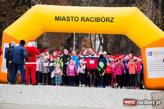 Zdjęcie w galerii na portalu naszraciborz.pl: Bieg Mikołajkowy w parku Roth wiadomości z regionu