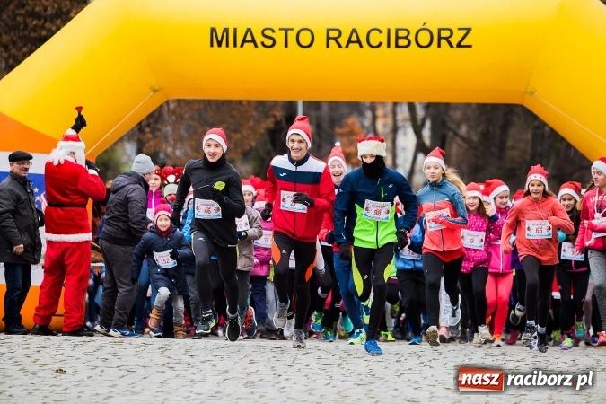 Zdjęcie w galerii na portalu naszraciborz.pl: Bieg Mikołajkowy w parku Roth wiadomości z regionu