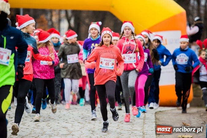 Zdjęcie w galerii na portalu naszraciborz.pl: Bieg Mikołajkowy w parku Roth wiadomości z regionu