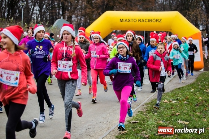 Zdjęcie w galerii na portalu naszraciborz.pl: Bieg Mikołajkowy w parku Roth wiadomości z regionu