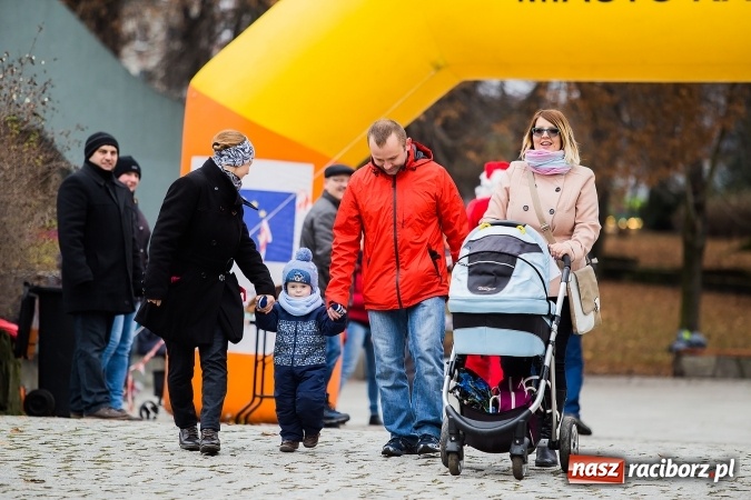 Zdjęcie w galerii na portalu naszraciborz.pl: Bieg Mikołajkowy w parku Roth wiadomości z regionu