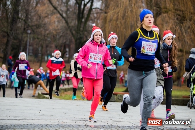 Zdjęcie w galerii na portalu naszraciborz.pl: Bieg Mikołajkowy w parku Roth wiadomości z regionu