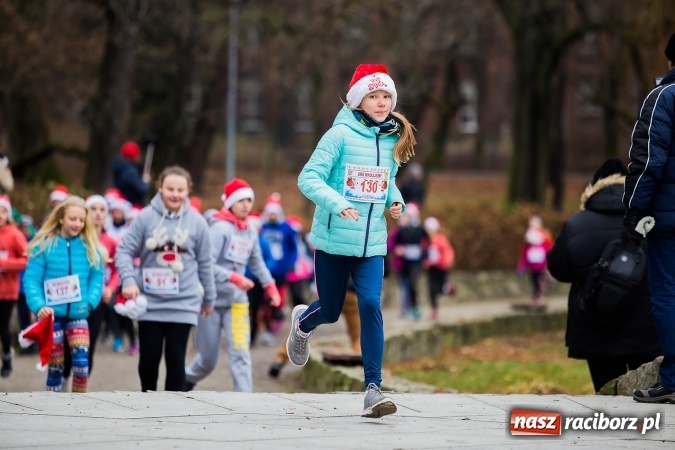 Zdjęcie w galerii na portalu naszraciborz.pl: Bieg Mikołajkowy w parku Roth wiadomości z regionu