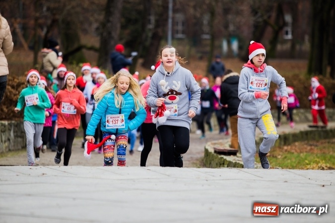 Zdjęcie w galerii na portalu naszraciborz.pl: Bieg Mikołajkowy w parku Roth wiadomości z regionu