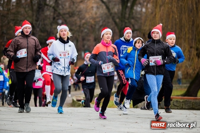 Zdjęcie w galerii na portalu naszraciborz.pl: Bieg Mikołajkowy w parku Roth wiadomości z regionu