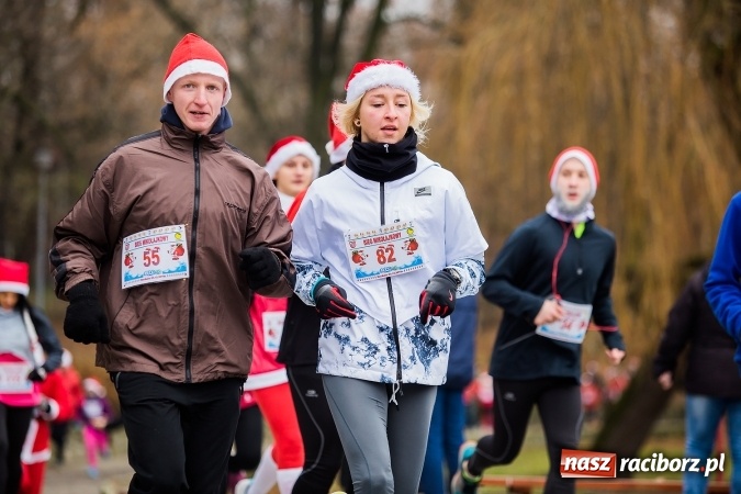 Zdjęcie w galerii na portalu naszraciborz.pl: Bieg Mikołajkowy w parku Roth wiadomości z regionu