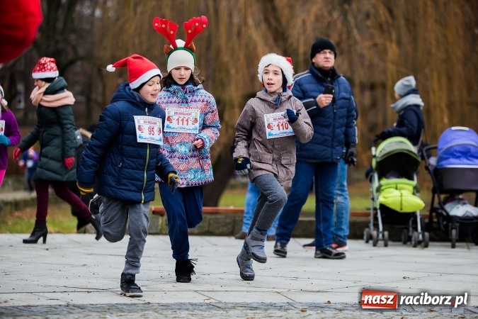 Zdjęcie w galerii na portalu naszraciborz.pl: Bieg Mikołajkowy w parku Roth wiadomości z regionu