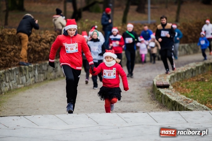 Zdjęcie w galerii na portalu naszraciborz.pl: Bieg Mikołajkowy w parku Roth wiadomości z regionu
