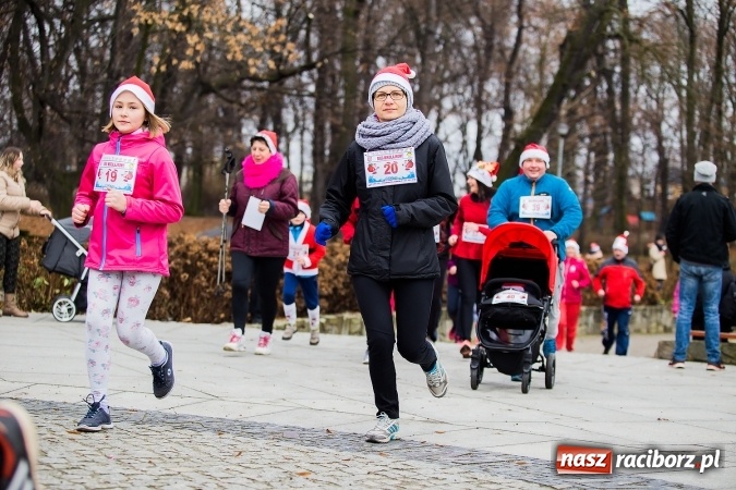 Zdjęcie w galerii na portalu naszraciborz.pl: Bieg Mikołajkowy w parku Roth wiadomości z regionu