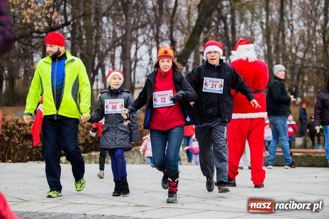 Zdjęcie w galerii na portalu naszraciborz.pl: Bieg Mikołajkowy w parku Roth wiadomości z regionu