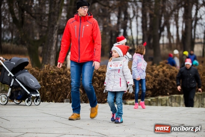 Zdjęcie w galerii na portalu naszraciborz.pl: Bieg Mikołajkowy w parku Roth wiadomości z regionu