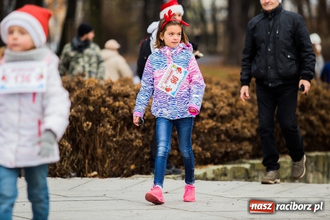 Zdjęcie w galerii na portalu naszraciborz.pl: Bieg Mikołajkowy w parku Roth wiadomości z regionu