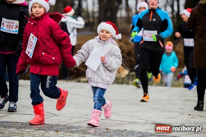 Zdjęcie w galerii na portalu naszraciborz.pl: Bieg Mikołajkowy w parku Roth wiadomości z regionu