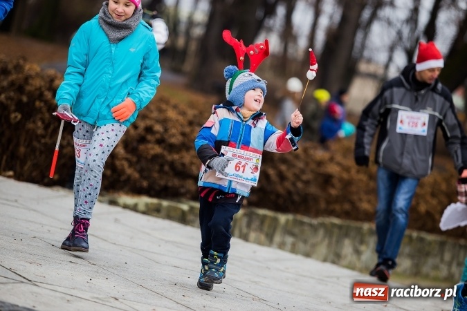 Zdjęcie w galerii na portalu naszraciborz.pl: Bieg Mikołajkowy w parku Roth wiadomości z regionu