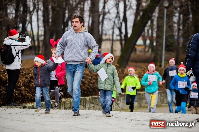 Zdjęcie w galerii na portalu naszraciborz.pl: Bieg Mikołajkowy w parku Roth wiadomości z regionu