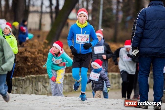 Zdjęcie w galerii na portalu naszraciborz.pl: Bieg Mikołajkowy w parku Roth wiadomości z regionu