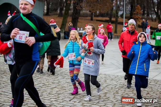 Zdjęcie w galerii na portalu naszraciborz.pl: Bieg Mikołajkowy w parku Roth wiadomości z regionu