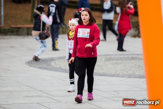 Zdjęcie w galerii na portalu naszraciborz.pl: Bieg Mikołajkowy w parku Roth wiadomości z regionu