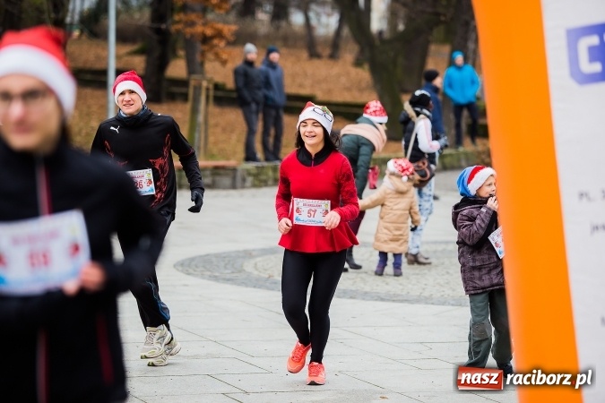 Zdjęcie w galerii na portalu naszraciborz.pl: Bieg Mikołajkowy w parku Roth wiadomości z regionu