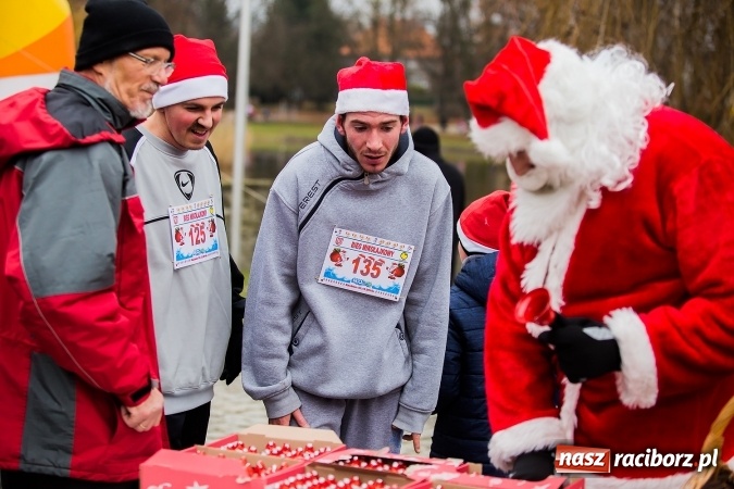 Zdjęcie w galerii na portalu naszraciborz.pl: Bieg Mikołajkowy w parku Roth wiadomości z regionu