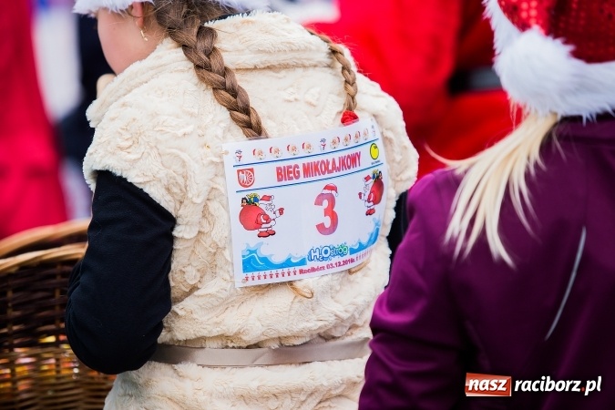 Zdjęcie w galerii na portalu naszraciborz.pl: Bieg Mikołajkowy w parku Roth wiadomości z regionu