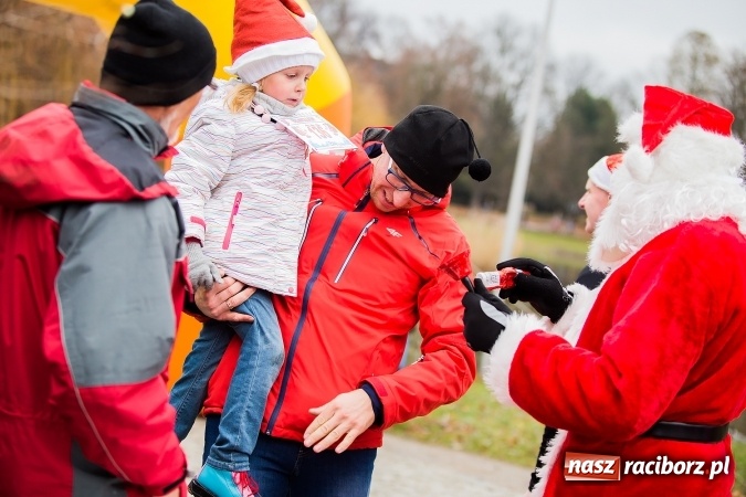 Zdjęcie w galerii na portalu naszraciborz.pl: Bieg Mikołajkowy w parku Roth wiadomości z regionu