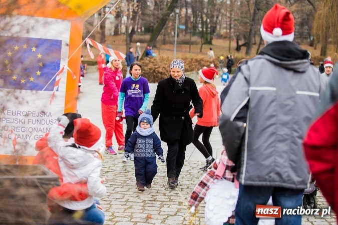 Zdjęcie w galerii na portalu naszraciborz.pl: Bieg Mikołajkowy w parku Roth wiadomości z regionu