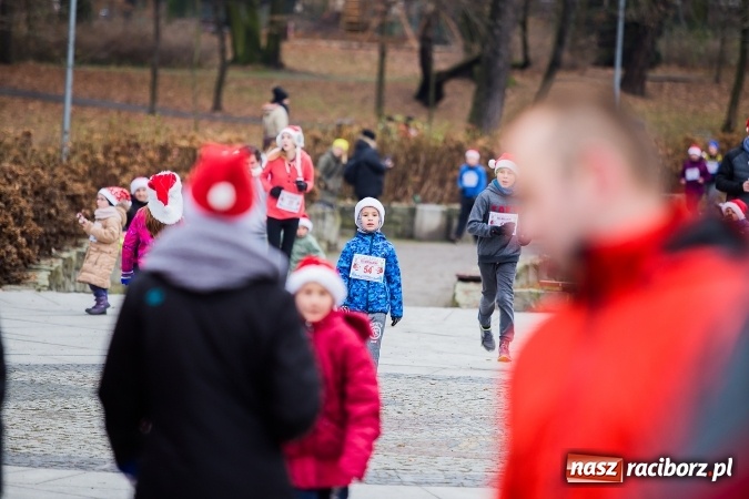 Zdjęcie w galerii na portalu naszraciborz.pl: Bieg Mikołajkowy w parku Roth wiadomości z regionu