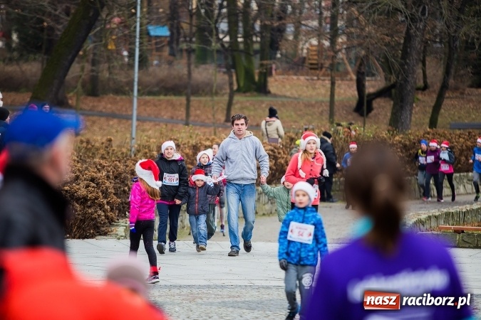 Zdjęcie w galerii na portalu naszraciborz.pl: Bieg Mikołajkowy w parku Roth wiadomości z regionu