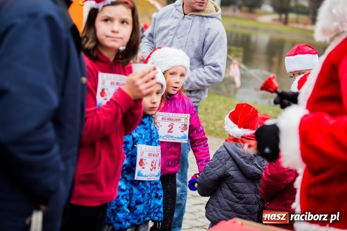 Zdjęcie w galerii na portalu naszraciborz.pl: Bieg Mikołajkowy w parku Roth wiadomości z regionu