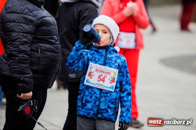 Zdjęcie w galerii na portalu naszraciborz.pl: Bieg Mikołajkowy w parku Roth wiadomości z regionu