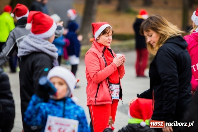 Zdjęcie w galerii na portalu naszraciborz.pl: Bieg Mikołajkowy w parku Roth wiadomości z regionu