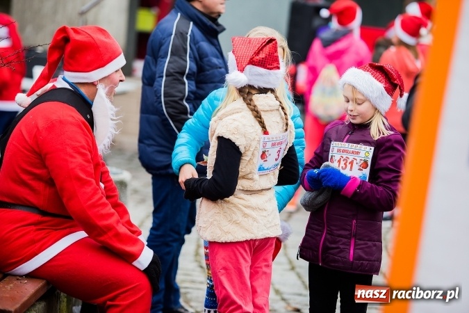 Zdjęcie w galerii na portalu naszraciborz.pl: Bieg Mikołajkowy w parku Roth wiadomości z regionu