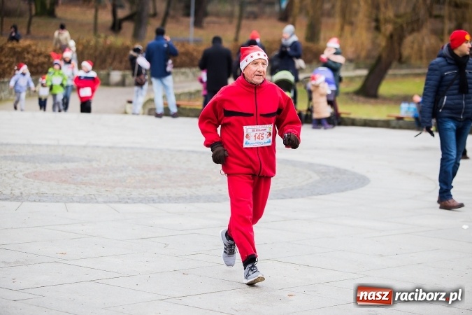 Zdjęcie w galerii na portalu naszraciborz.pl: Bieg Mikołajkowy w parku Roth wiadomości z regionu
