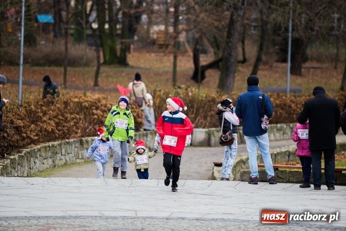 Zdjęcie w galerii na portalu naszraciborz.pl: Bieg Mikołajkowy w parku Roth wiadomości z regionu