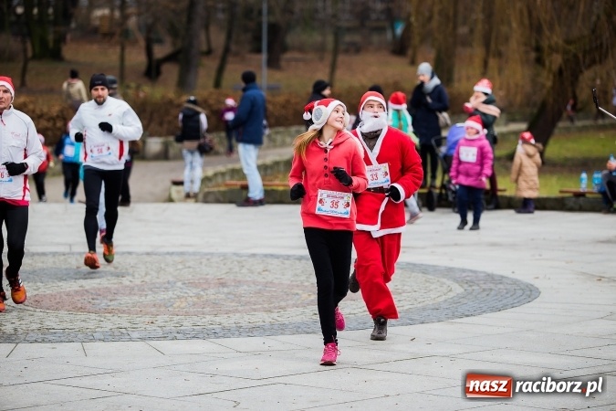 Zdjęcie w galerii na portalu naszraciborz.pl: Bieg Mikołajkowy w parku Roth wiadomości z regionu