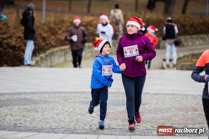 Zdjęcie w galerii na portalu naszraciborz.pl: Bieg Mikołajkowy w parku Roth wiadomości z regionu