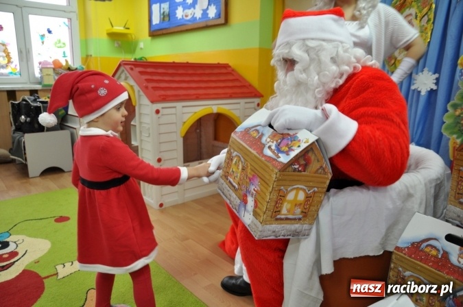 Zdjęcie w galerii na portalu naszraciborz.pl: Mikołajkowe show w markowickim przedszkolu wiadomości z regionu