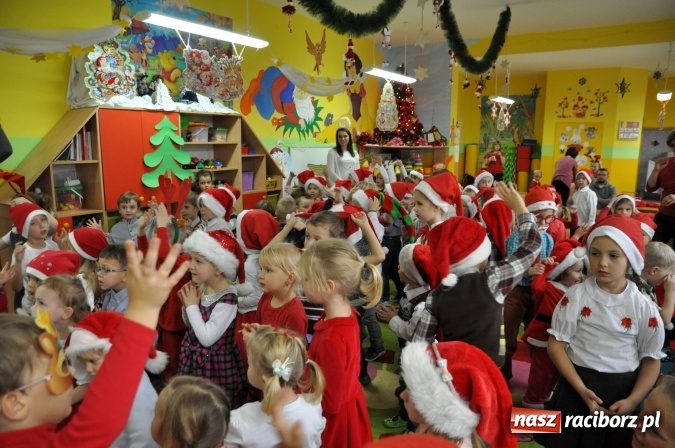 Zdjęcie w galerii na portalu naszraciborz.pl: Mikołajkowe show w markowickim przedszkolu wiadomości z regionu