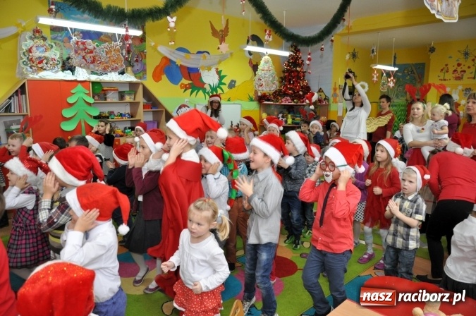 Zdjęcie w galerii na portalu naszraciborz.pl: Mikołajkowe show w markowickim przedszkolu wiadomości z regionu