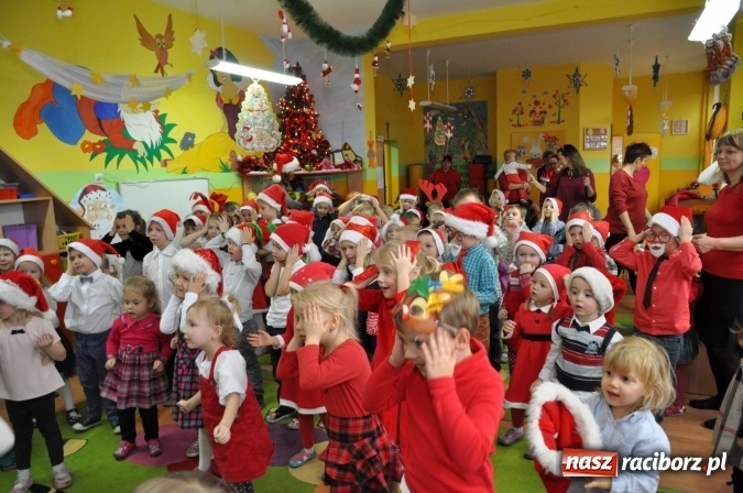 Zdjęcie w galerii na portalu naszraciborz.pl: Mikołajkowe show w markowickim przedszkolu wiadomości z regionu
