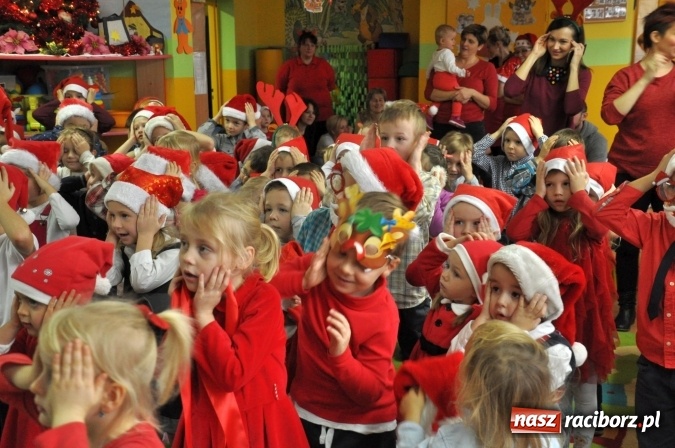 Zdjęcie w galerii na portalu naszraciborz.pl: Mikołajkowe show w markowickim przedszkolu wiadomości z regionu