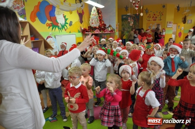 Zdjęcie w galerii na portalu naszraciborz.pl: Mikołajkowe show w markowickim przedszkolu wiadomości z regionu