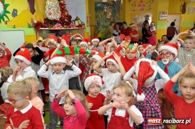 Zdjęcie w galerii na portalu naszraciborz.pl: Mikołajkowe show w markowickim przedszkolu wiadomości z regionu